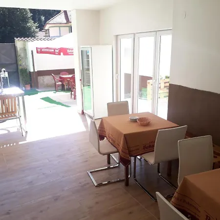 Apartmany Karlstejn شقة